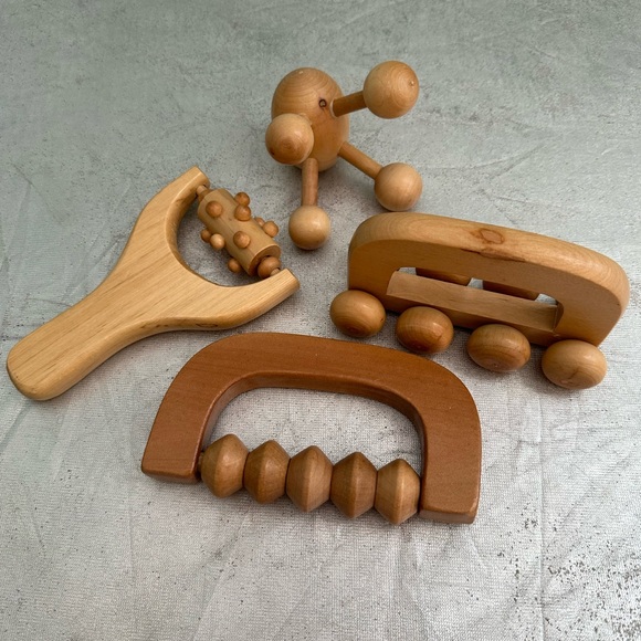 4 Lot of Wooden Hand Held Massagers for The Total Body By Essential Design - Picture 7 of 12